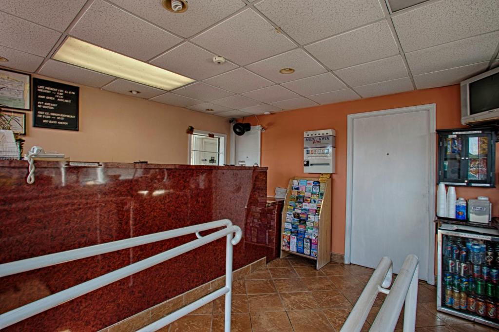 Economy Motel Inn And Suites Somers Point Exterior photo