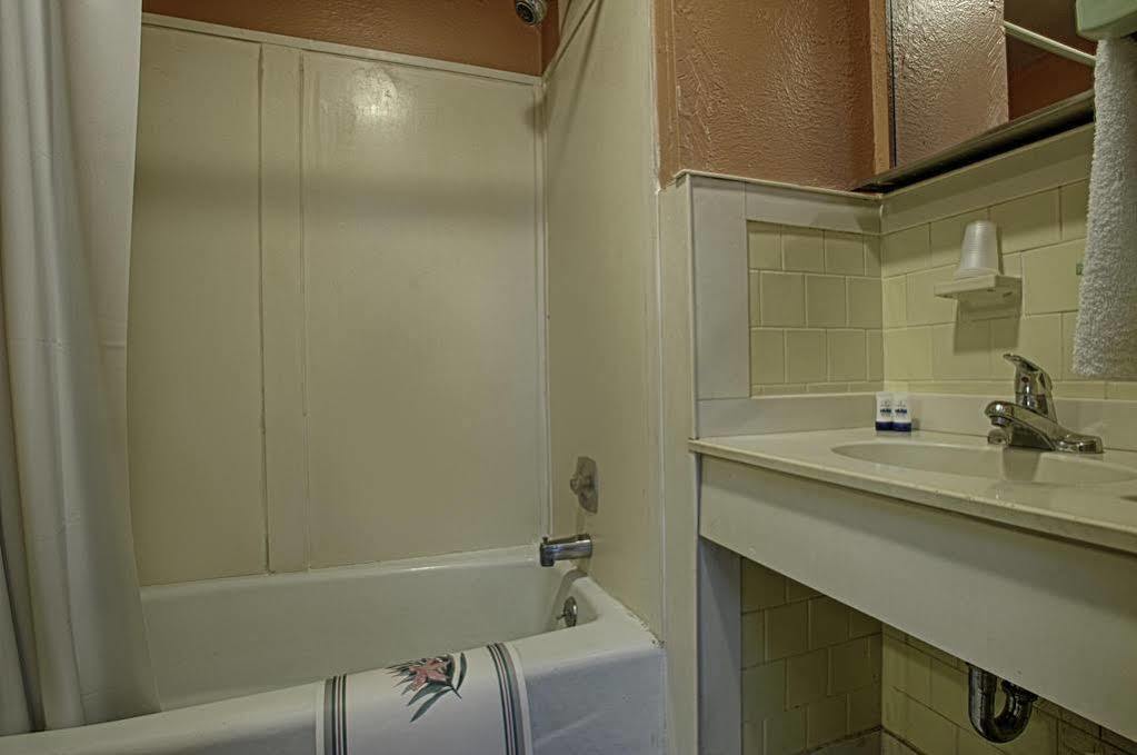 Economy Motel Inn And Suites Somers Point Exterior photo